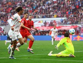 لايبزيغ ينتزع التعادل من بايرن ويؤجل حلم كين بلقب الدوري الألماني
