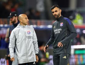 ليون يخسر جهود الجزائري رشيد غزال أوروبياً بسبب لوائح يويفا