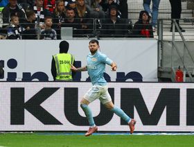 أوليفر بيرك يصبح أول اسكتلندي يسجل ثلاثية في الدوري الألماني