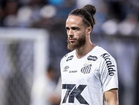 الجزائري بلال براهيمي يعيش الجحيم في سانتوس ويريد الرحيل