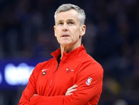 شيكاغو بولز يعلن رحيل المدرب دونوفان بعد 6 مواسم