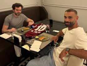 محمد صلاح ورامي عباس يستخدمان "حلوى تركية" للسخرية من بشيكتاش