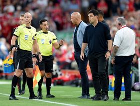 حادث عنصري يهز أنفيلد في أولى مباريات الدوري الإنجليزي