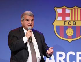 برشلونة يتطلع لبيع لاعبين وعقود رعاية من شركات سعودية