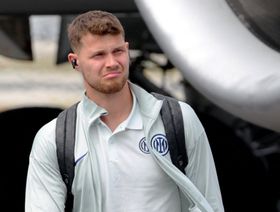 حارس إنتر ميلان جوزيب مارتينيز يدهس مسناً على كرسي متحرك