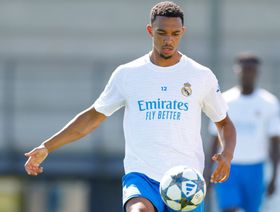 استبدال أرنولد مدافع ريال مدريد بعد 288 ثانية فقط من البداية