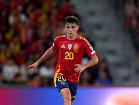 بيدري يتمنى مواجهة محمد صلاح ومزاملة ميسي "الأفضل في التاريخ"