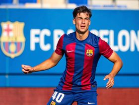 رغم الإصابة.. بوروسيا دورتموند "لم ينسَ" نجم برشلونة الشاب