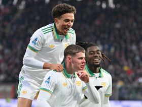 روما يتصدر الدوري الإيطالي ويترقب هدية من ميلان أمام إنتر