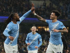 شاهد.. مانشستر سيتي يسحق فولهام في ربع ساعة ويضيق الخناق على أرسنال