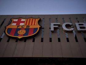 تغريم برشلونة 23 مليون يورو مرتبطة بمدفوعات لوكلاء اللاعبين