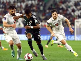 كأس آسيا: الإمارات تتأهل في المركز الثاني رغم الخسارة أمام إيران