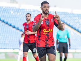 الرياض يخطف فوزاً متأخراً من أبها في الدوري السعودي