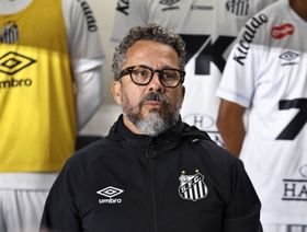 سانتوس يقيل مدربه بعد الهزيمة التاريخية أمام فاسكو دا غاما