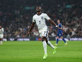 إنجلترا تعبر صربيا وتحافظ على سجلها المثالي بتصفيات كأس العالم