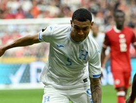 إيقاف لاعب ليفانتي 3 مباريات بسبب "التصفيق للحكم"