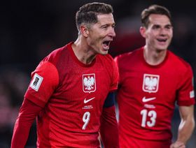 بولندا تعبر ليتوانيا وتواصل مطاردة هولندا في تصفيات كأس العالم