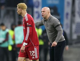 ستيفن جيرارد ينتقد آرني سلوت: توقف عن التذرّع بالتكتل الدفاعي المنخفض