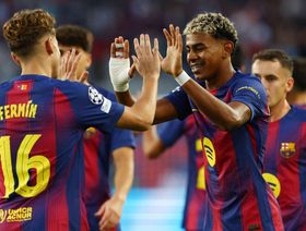 فليك يطارد رقم غوارديولا المذهل مع برشلونة في دوري أبطال أوروبا