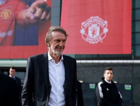 مالك مانشستر يونايتد راتكليف يعرض هذا النادي للبيع