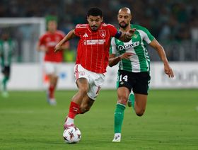 المغربي أمرابط يغيب عن رحلة بيتيس إلى برشلونة بسبب الإصابة