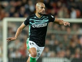 بعد إصابة بـ"نيران صديقة".. هل يلحق سفيان أمرابط بمواجهة برشلونة؟