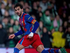برشلونة يتمسك بـ"القرش"
