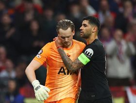 حارس توتنهام يُستبدل بعد 17 دقيقة إثر خطأين كارثيين أمام أتلتيكو مدريد