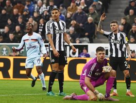 برينتفورد يكبّد نيوكاسل هزيمة ثالثة على التوالي