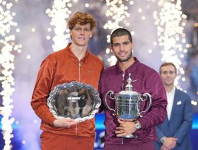 ألكاراز يمازح سينر بعد لقب بطولة أميركا: أراك أكثر من عائلتي