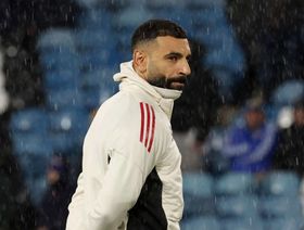 هل حانت لحظة الوداع؟.. محمد صلاح يرد تحية جمهور ليفربول في مشهد مؤثر؟