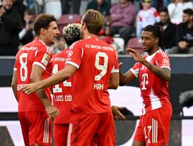 بايرن يصمد أمام صحوة أوغسبورغ ليفوز 3-2 في الدوري الألماني