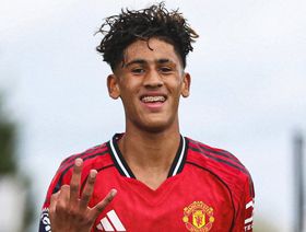 هل يصبح "ميسي الصغير" أصغر لاعب في تاريخ مانشستر يونايتد؟