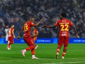 شاهد.. القادسية يشعل الدوري السعودي بعد ريمونتادا مجنونة أمام الأهلي