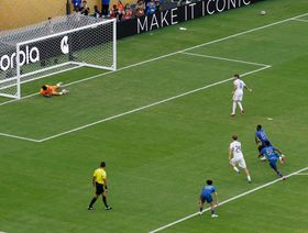 بونو يتعملق ويقود الهلال لتعادل تاريخي مع ريال مدريد