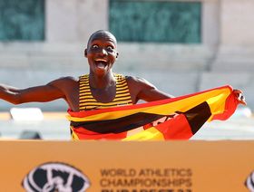 الأوغندي كيبلانغات يفوز بذهبية الماراثون في بطولة العالم