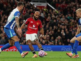 مانشستر يونايتد يجتاز برايتون برباعية ويدخل المربع الذهبي