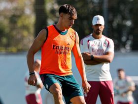 "سأغتنم كل فرصة".. إسبي يحمّس جمهور ريال مدريد بعد أول تدريب