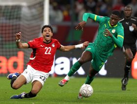 دفاع مصر يفرض التعادل على السنغال في الشوط الأول