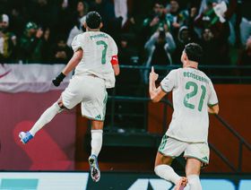 رياض محرز يصبح ثاني أفضل هدّاف للجزائر ويعادل أرقام ماجر التاريخية