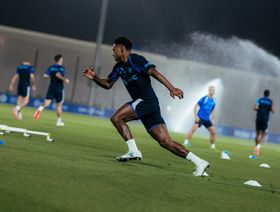 إنزاغي يجهز مفاجأة واتكينز للأهلي في قمة الدوري السعودي