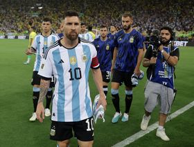 "فيفا" يفتح إجراءات تأديبية في أحداث مباراة البرازيل والأرجنتين