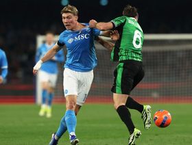 وعكة صحية مُفاجئة تحرم هويلوند من قمة نابولي وميلان