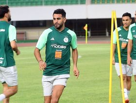 بعد استبعاده.. محرز يرد بقوة على تصريحات مدرب الجزائر