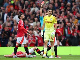 مانشستر يونايتد يتوصل لاتفاق مع الحارس إيميليانو مارتينيز