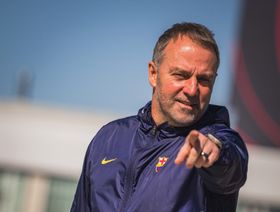 هانزي فليك يفجّر قنبلة: تدريب برشلونة آخر عمل في مسيرتي