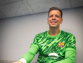 برشلونة يكافئ حارسه تشيزني بتمديد عقده حتى 2027