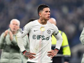 وكيل إنزو يشن هجوماً حاداً على إدارة تشيلسي بعد عقوبة الإيقاف