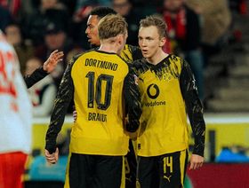 دورتموند يستغل النقص العددي لكولن ويستعيد توازنه في الدوري الألماني