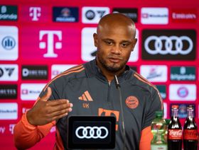 مدرب بايرن يؤكد صعوبة منافسة القوة المالية للدوري الإنجليزي